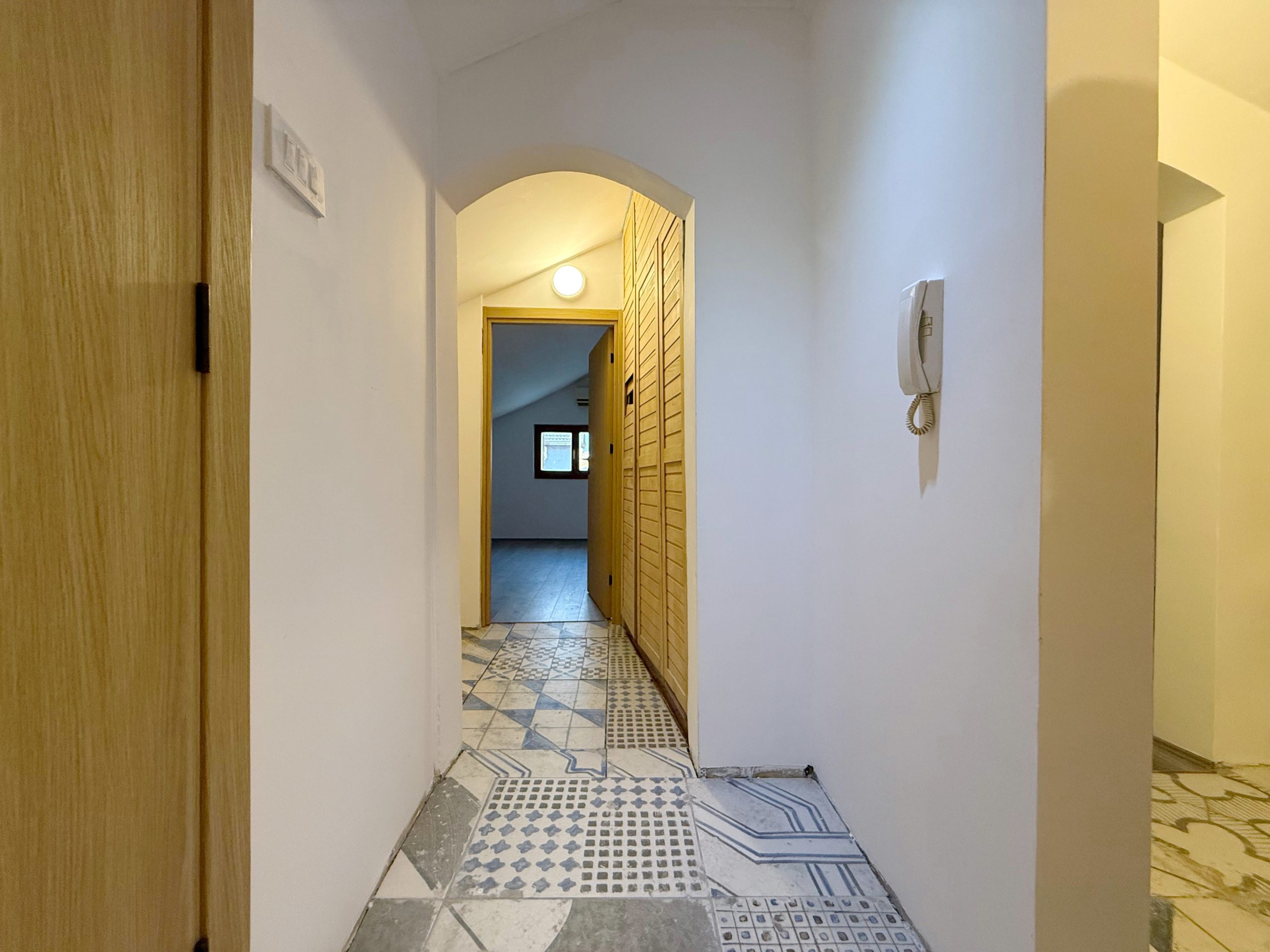 Prodaja stanova novi beograd (blok 71) hodnik