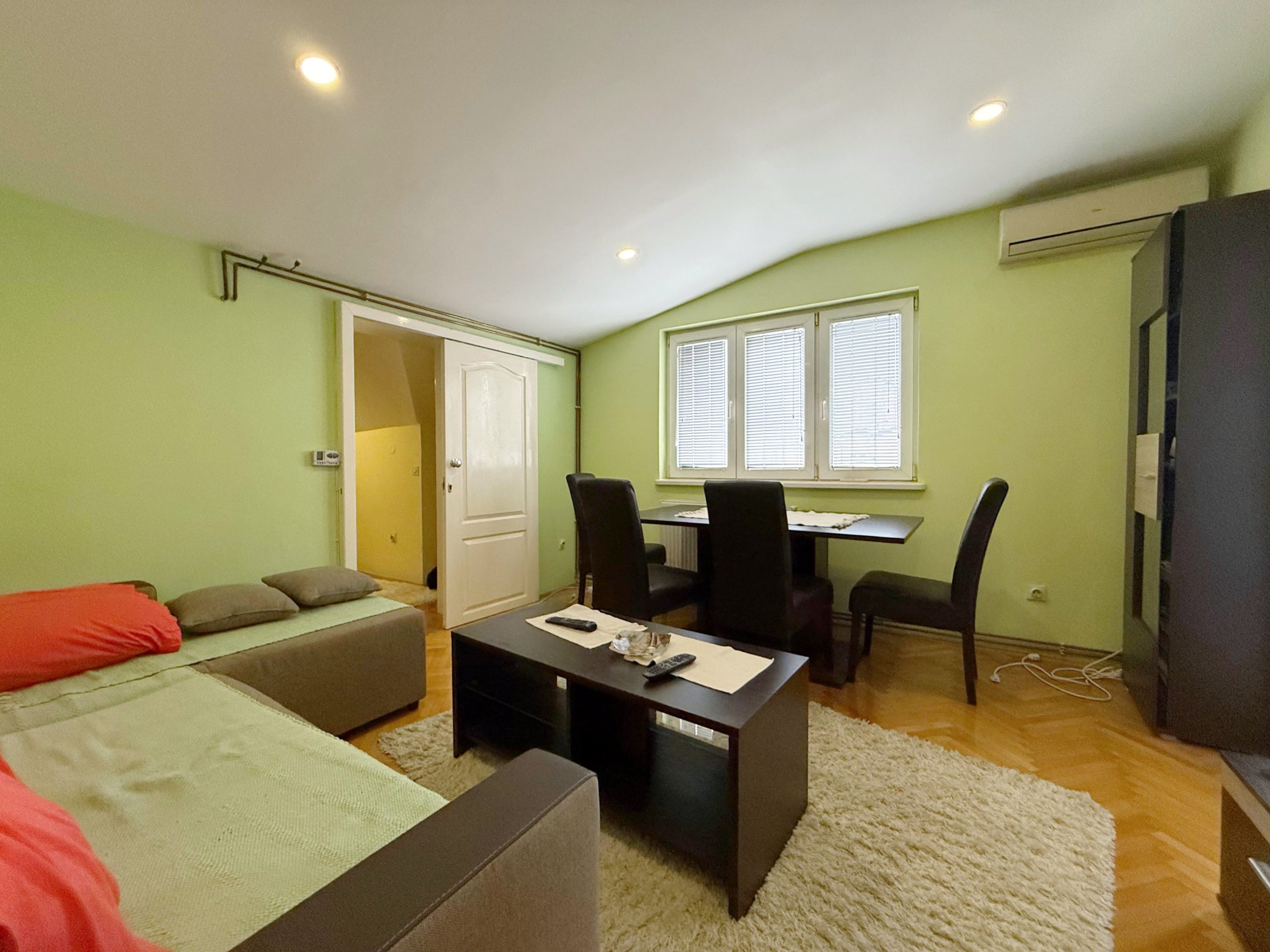 Prodaja timočka dnevna soba 1